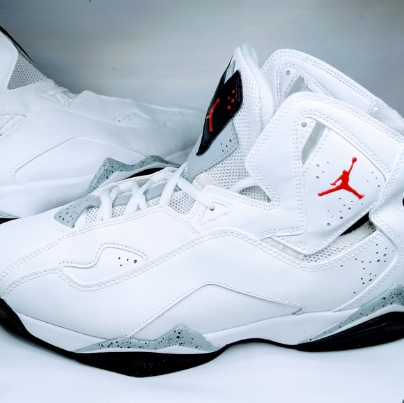 Men\'s size 10.5 Retro Jordan Sneakers Like New main image 6